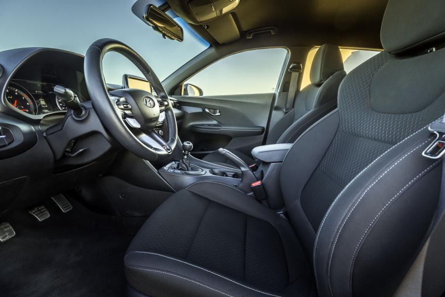 Интерьер Hyundai Veloster N 2018 года  (NA) (фото 18 из 85)